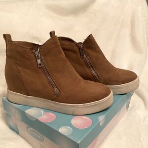 Tan (Camel) Wedge Sneakers